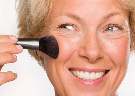 Hoe breng je blush aan?