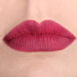 Lip Fix 67 Ibiza Berry Blèzi Lip Fix 67 Ibiza Berry op lippen