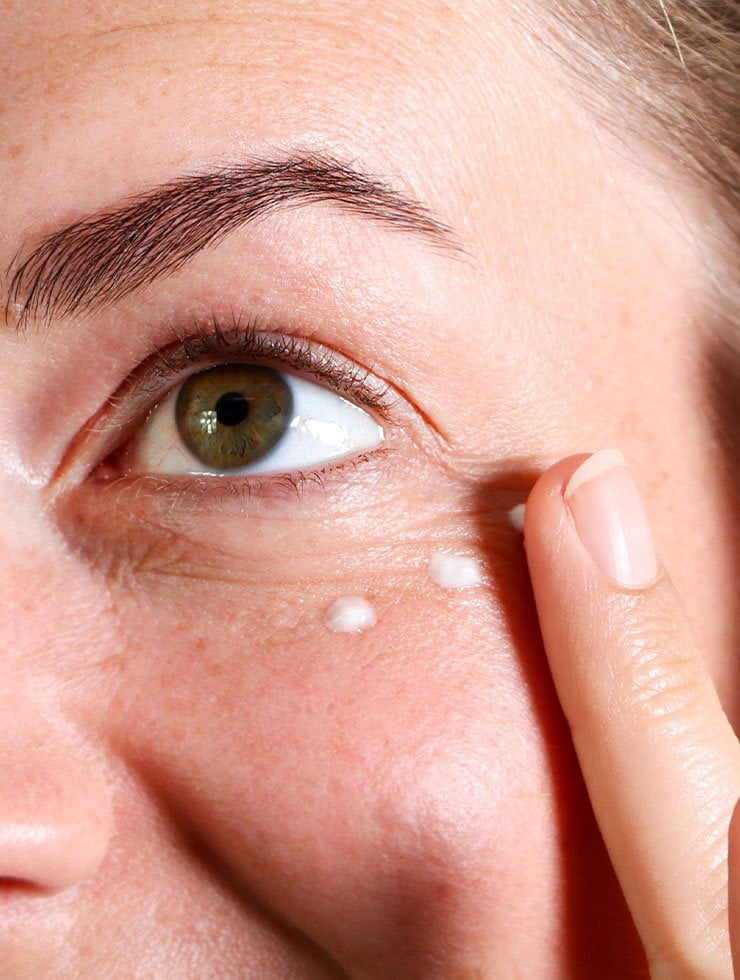Revitalizing Eye Cream Blèzi Revitalizing Eye Cream onder oog