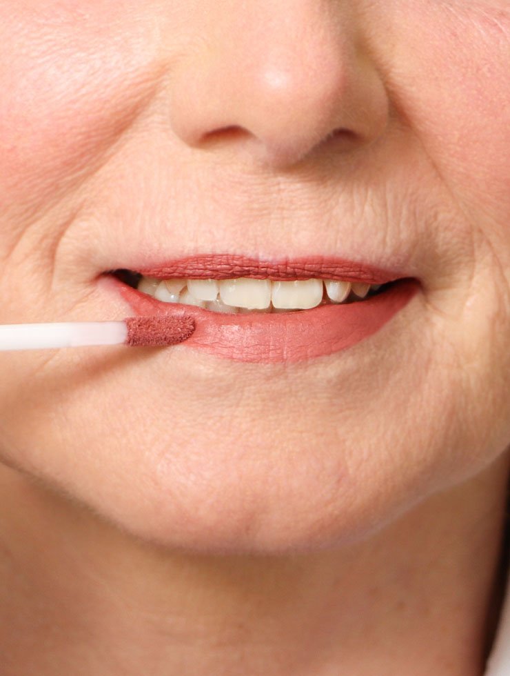 Lip Fix 12 Vintage Rose Blèzi Lip Fix 12 Vintage Rose aanbrengen op lippen